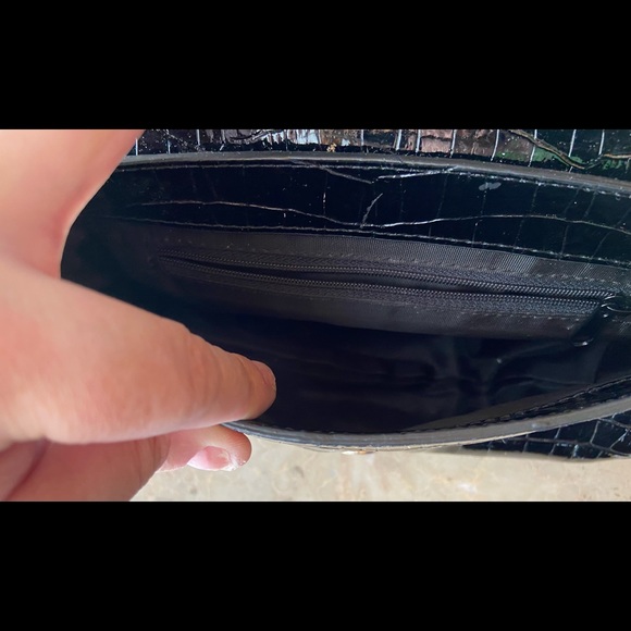 Beautiful black alligator guess purse - Picture 2 of 12